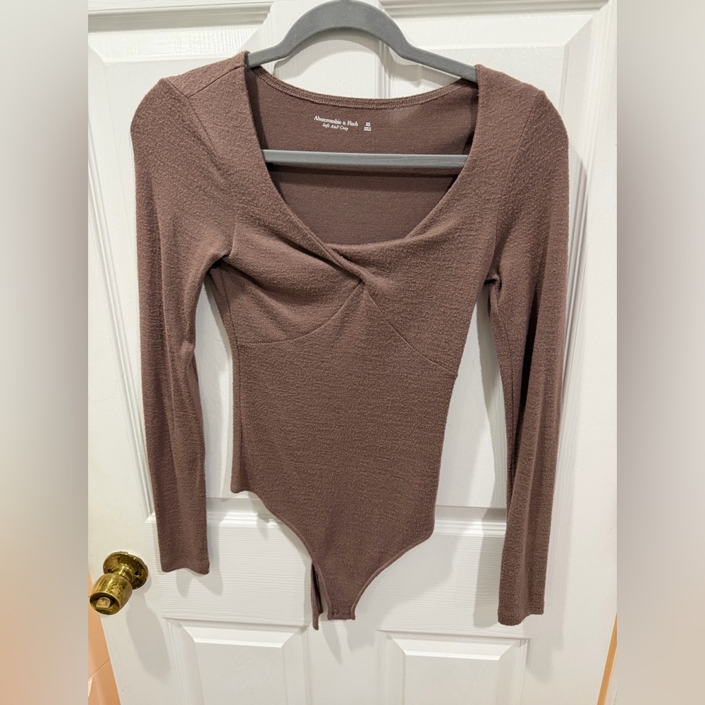Abercrombie Soft A&F Cozy Twist Front Long Sleeve Brown Bodysuit